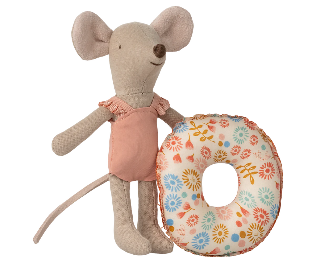 The Maileg Beach Mouse With Float, Little Sister - Flower features a cute plush mouse in a rose swimsuit beside a flower-printed float decorated with colorful blossoms.
