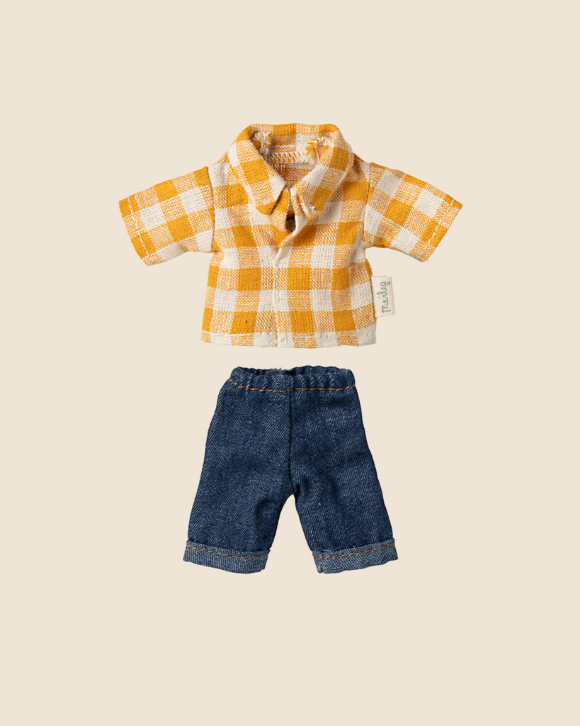 The Maileg Dad Mouse with Extra Outfit features a small yellow and white plaid shirt paired with blue jeans, beautifully displayed against a plain beige background.
