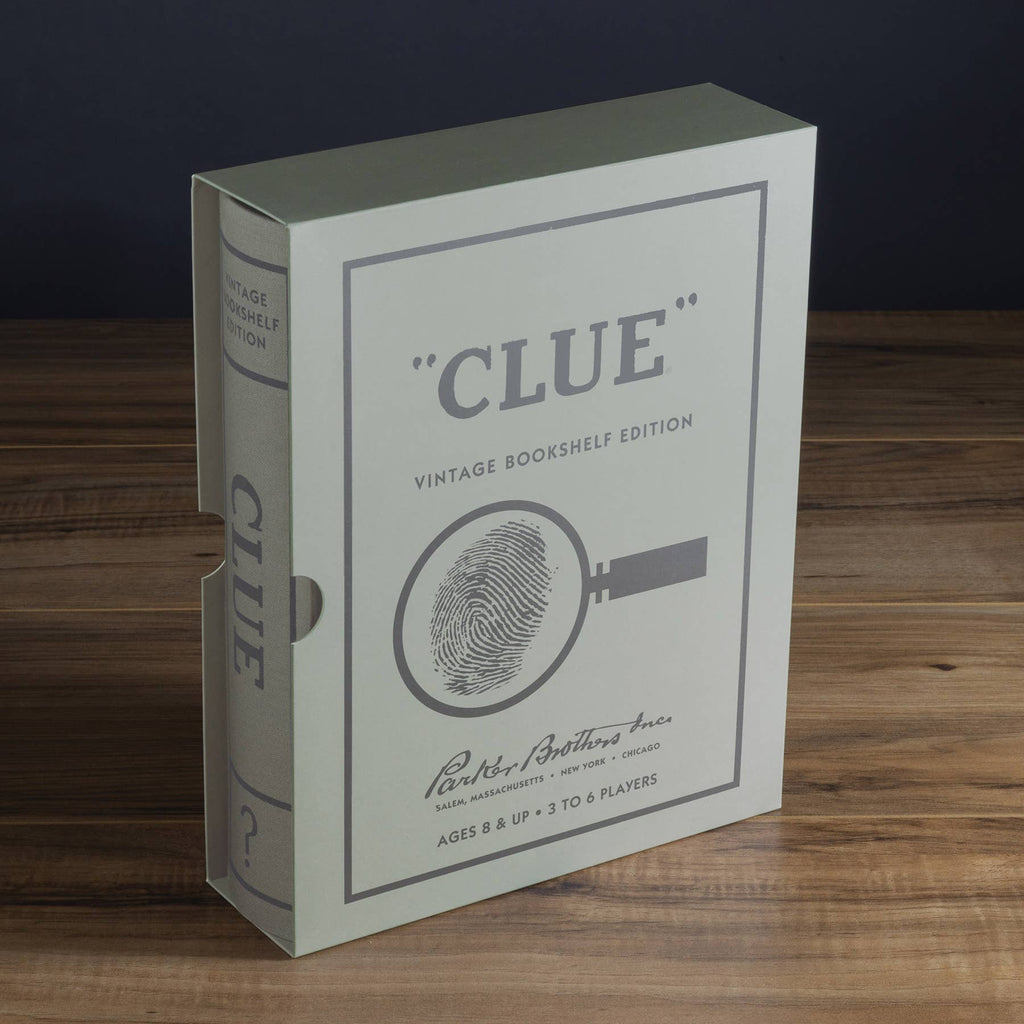 Clue Vintage Bookshelf Edition comes in a book-shaped box with premium components, a magnifying glass and fingerprint on the cover. Displayed on wood, it's ideal for collectors and crime-solving fans.