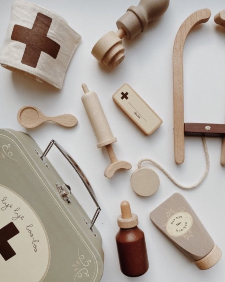 Wooden doctor set toy